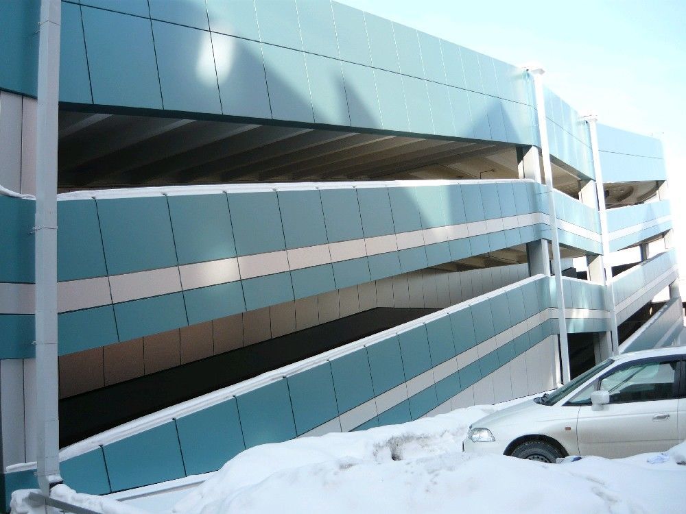 Навесной вентелируемый фасад из алюминиевых композитных панелей (alucobond)