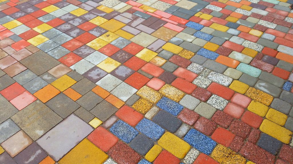 Тротуарная плитка разноцветная