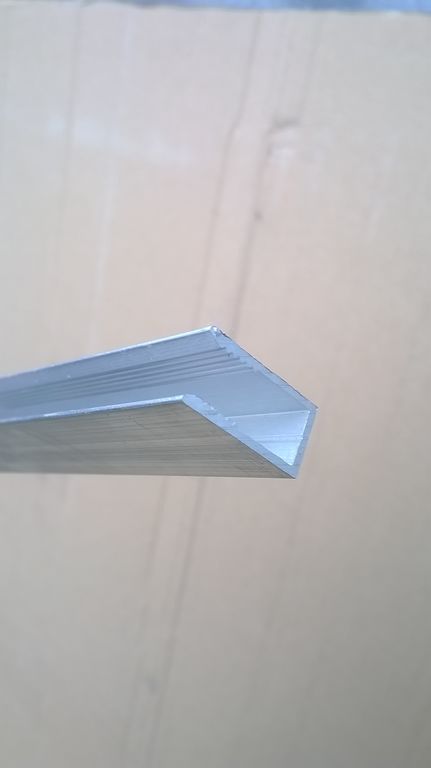 Профиль паз 8мм алюминиевый П-образный для Алюкобонда