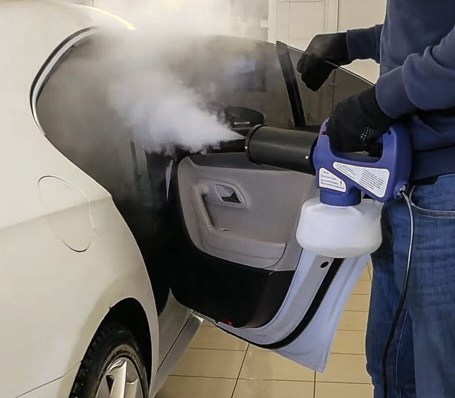 Удаление запахов в автомобиле сухим туманом