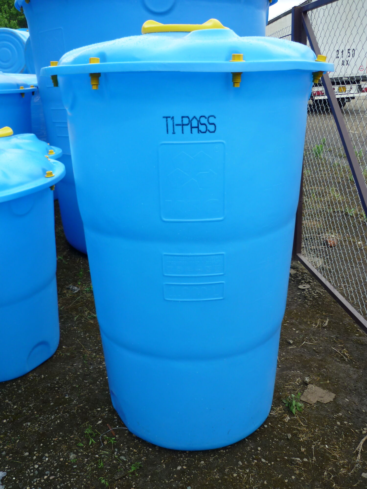 Накопительная емкость пластиковая для водоснабжения 750 литров универсальная круглая с крышкой 6