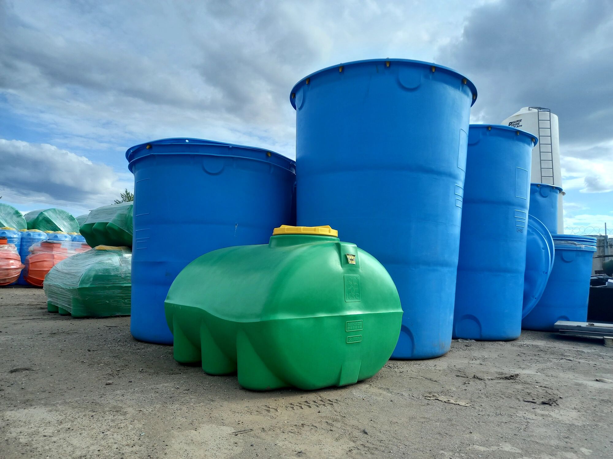 Накопительная емкость пластиковая для водоснабжения 10000 литров универсальная круглая с крышкой
