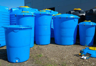 Накопительная емкость пластиковая для водоснабжения 750 литров универсальная #1