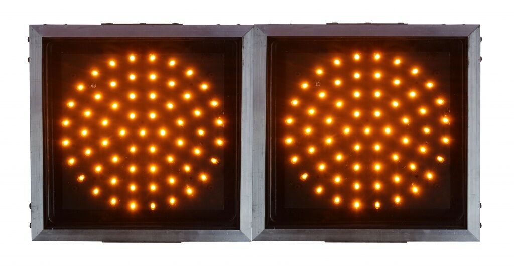 Светофор светодиодный попеременно мигающий двухсекционный Т.7.Д.1 с желтыми секциями 220 Вольт Объемный корпус