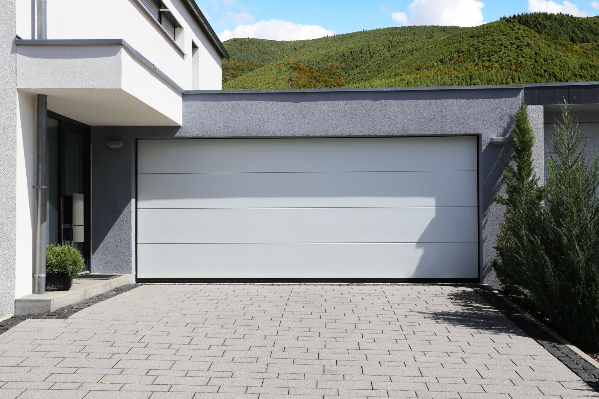Ворота гаражные секционные DoorHan 3200x1800 с пружинами растяжения RSD01