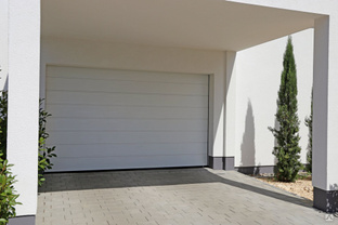 Ворота гаражные секционные DoorHan 3300x2200 с пружинами растяжения RSD01 