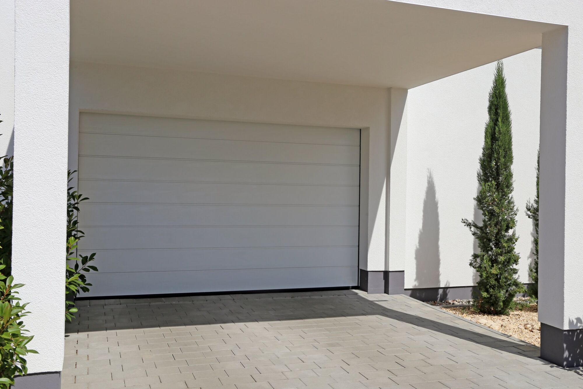 Ворота гаражные секционные DoorHan 2000x2400 с пружинами растяжения RSD01