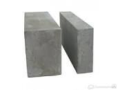 Газобето́н — разновидность ячеистого бетона; строительный материал, искусственный камень с равномерно распределёнными по всему объёму приблизительно сферическими, замкнутыми, но сообщающимися друг с другом порами диаметром 1—3 мм. 