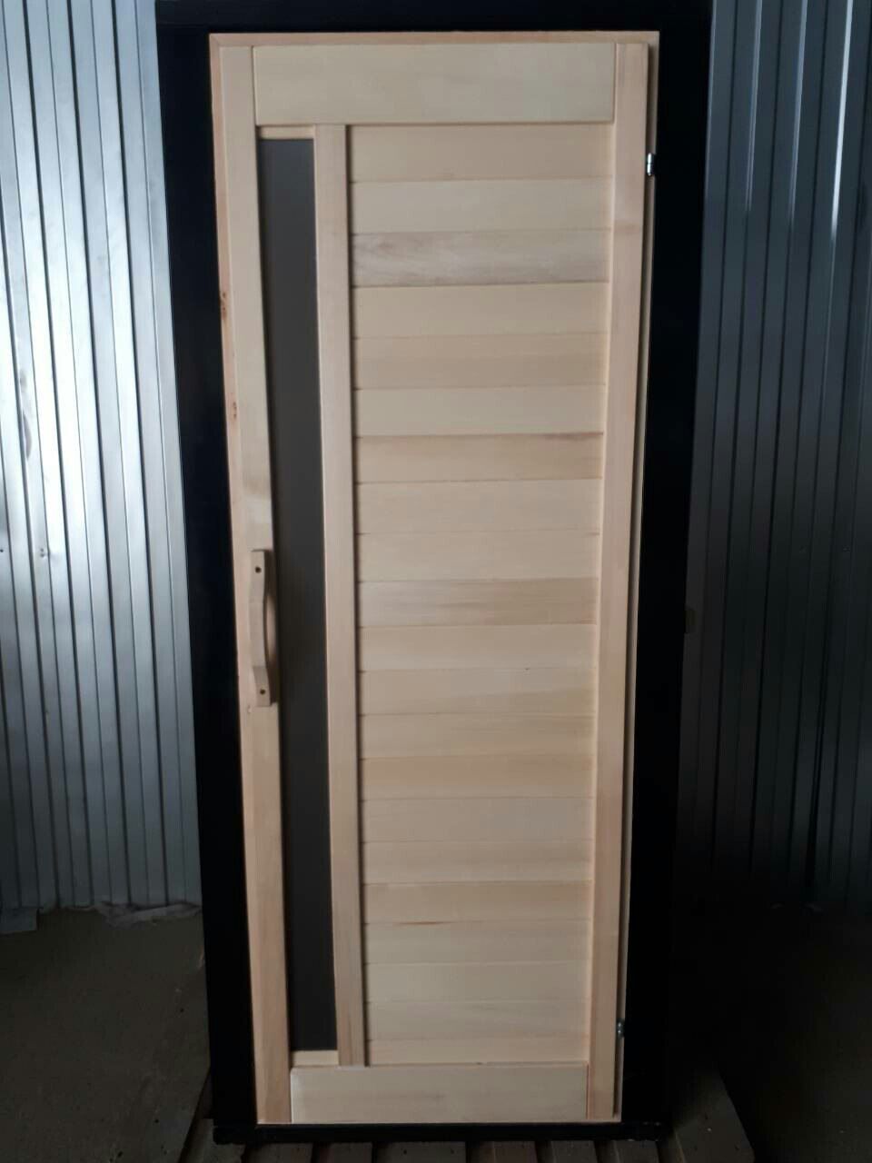 Дверь деревянная со вставкой из коленного стекла