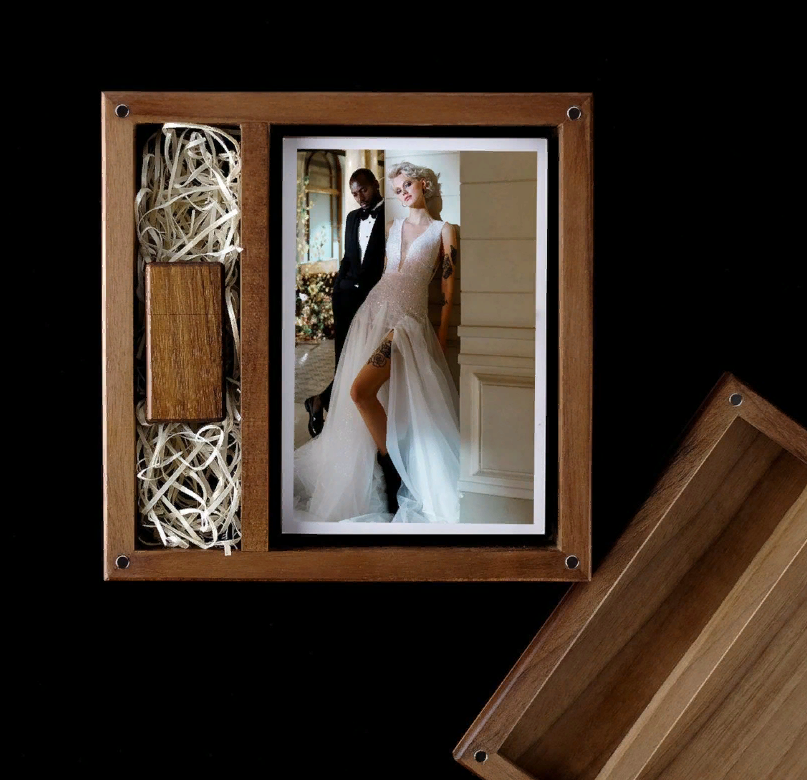 Деревянные флешки в деревянной упаковке для фотографов