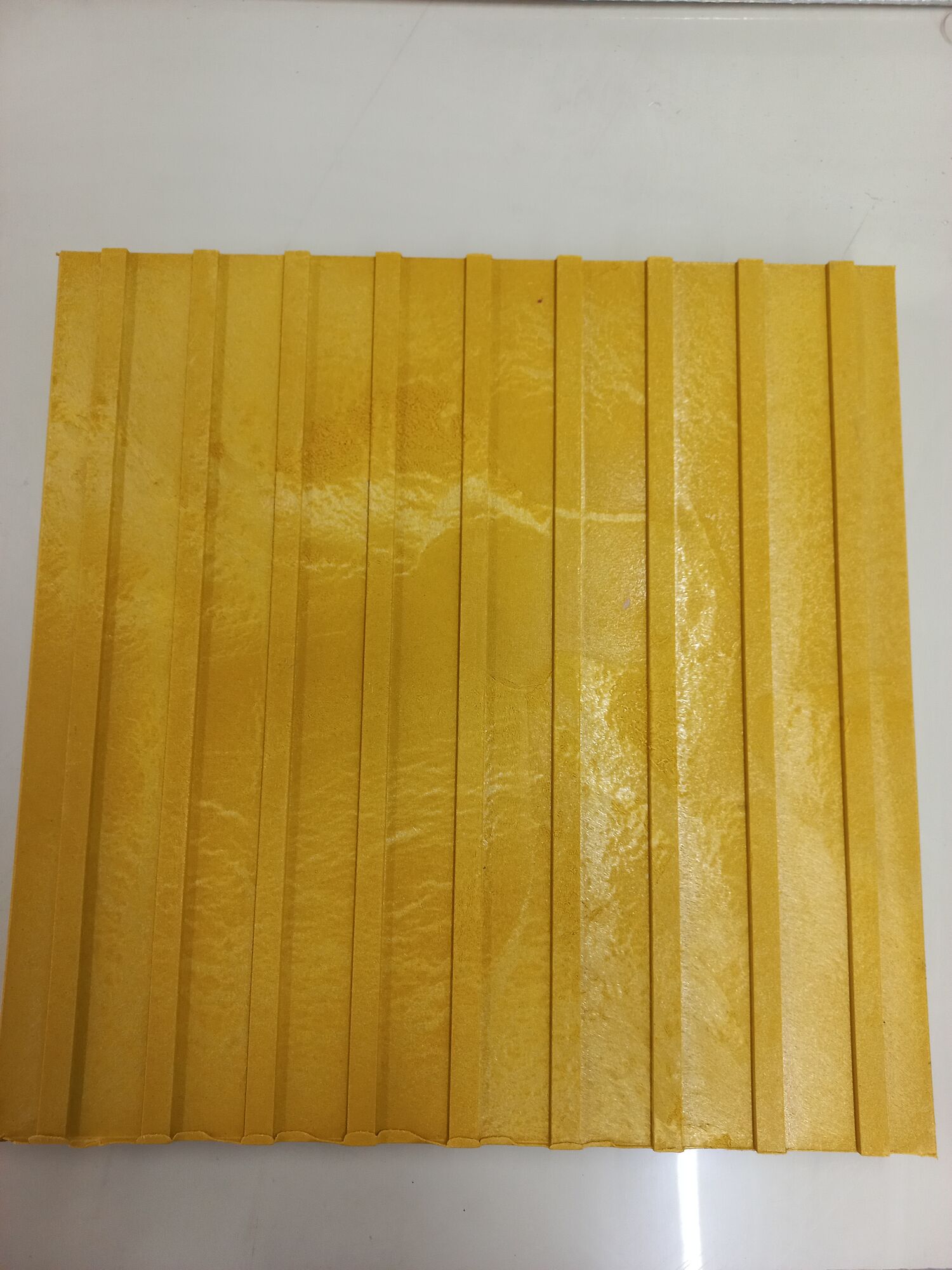 Тактильная плитка полимерпесчаная 500х500х50 мм продольная полоса